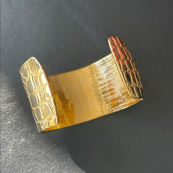 Kenneth Jay Lane KJL Gold Croc Texture Wide Hinged Cuff Bracelet Vintage - Picture 2 of 5